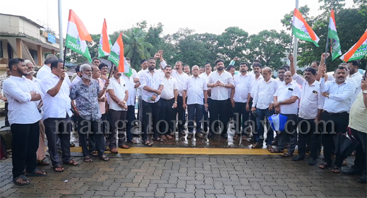 Congress protests arrest of Rahul, Priyanka Gandhi in Moodbidri